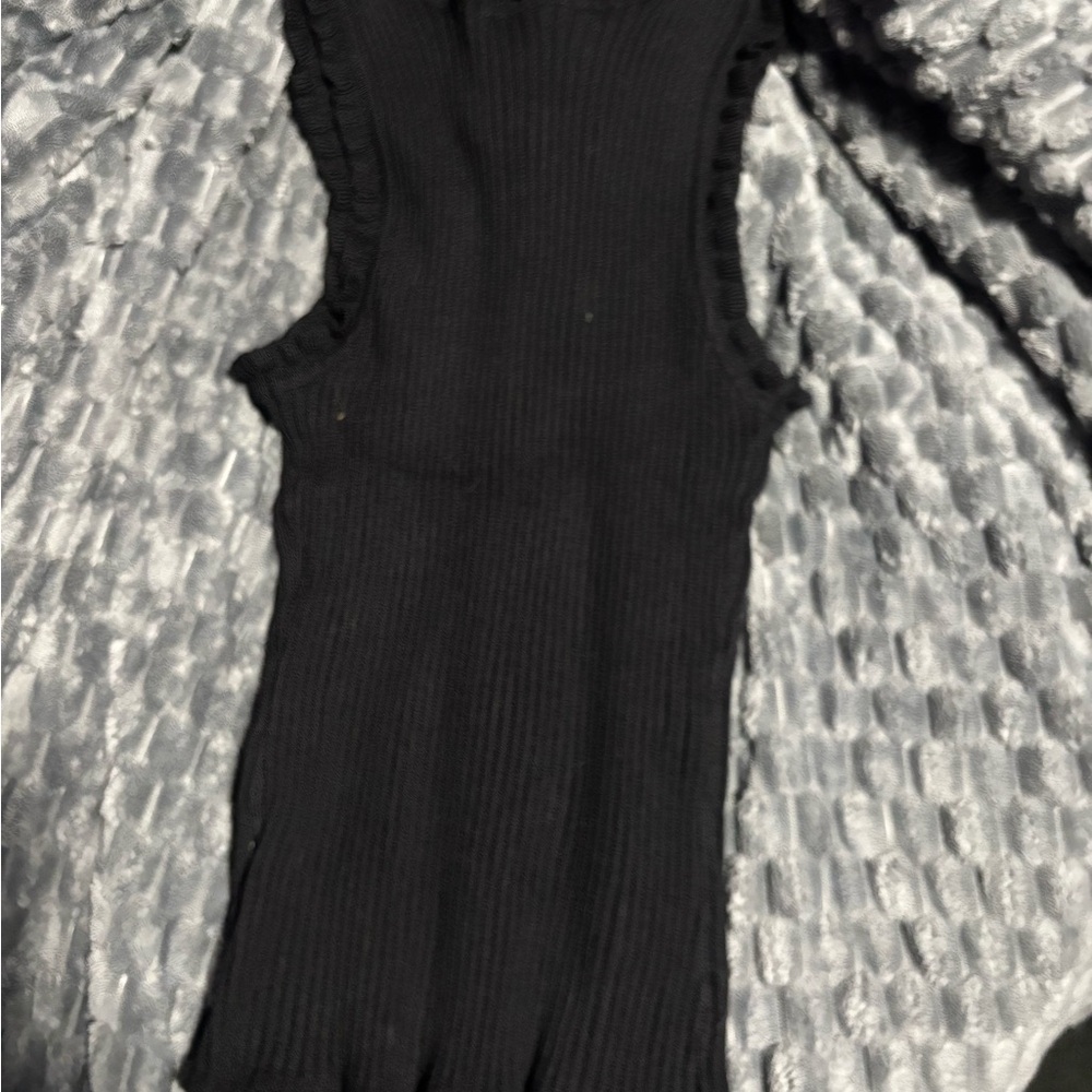 Gilli Black Ribbed Tank Top - Picture 3 of 6